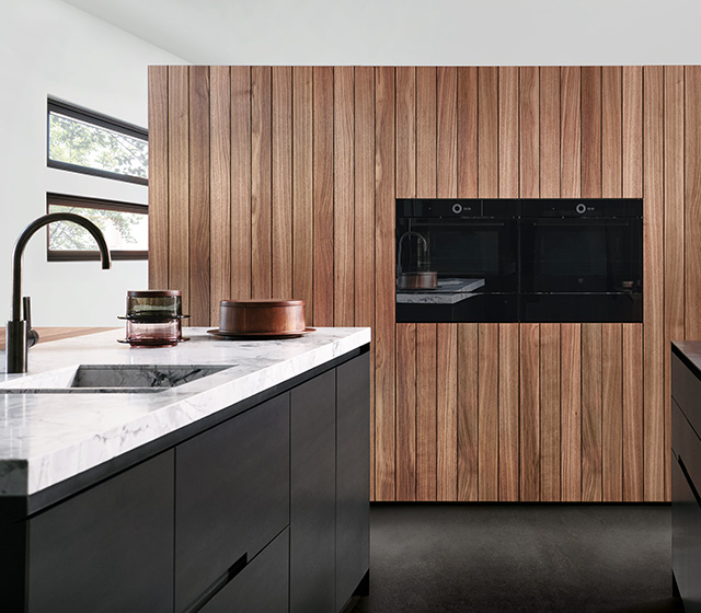 The combination of design and functionality has made Eggersmann an international brand that unites the best of two worlds: German engineering skills, practicality and work ethic combined with Italian craftsmanship and this extra bit of elegance and style. Luxury kitchens