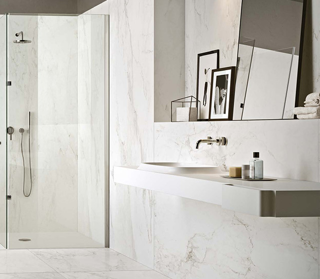 Stoneware, glass mosaics, paintings and stuccoes luxury bathrooms